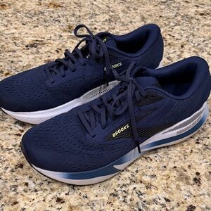 Brooks Men's Dark Blue Athletic Shoes